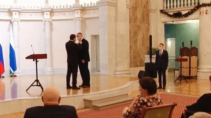 Губернатор Евгений Куйвашев вручил государственные награды 26 уральцам