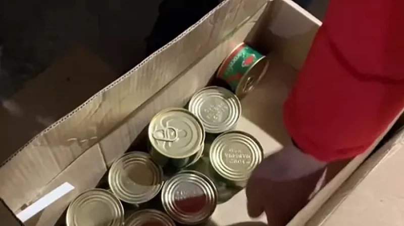 В районе бывшего рыбзавода Екатеринбурга обнаружили более 4000 банок поддельной икры