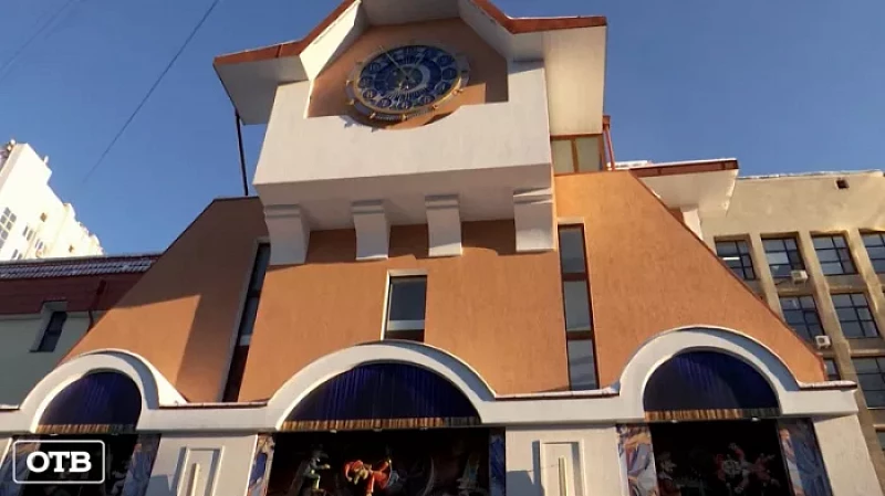 Петрушки на фасаде: Екатеринбургский театр кукол ожил после капремонта