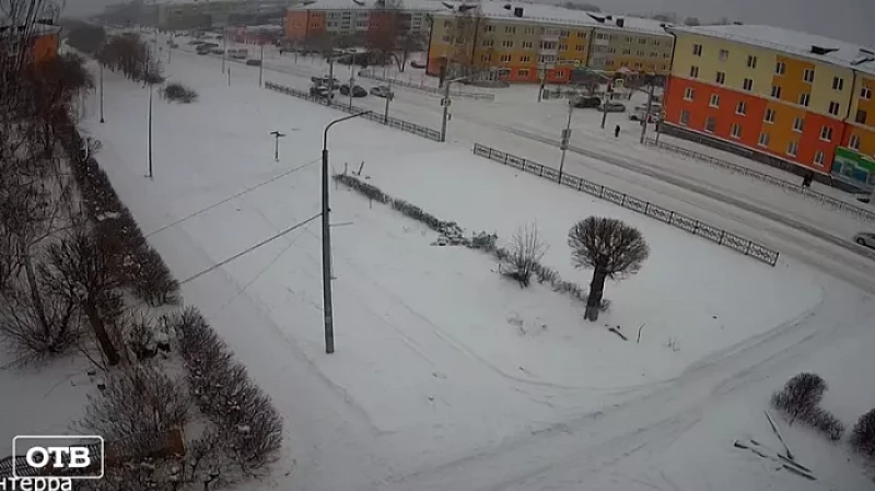 В Первоуральске машина ДПС столкнулась с легковушкой и дорожный знак
