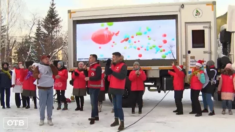 Волонтеры поздравили врачей «красной зоны» с наступающим Новым годом