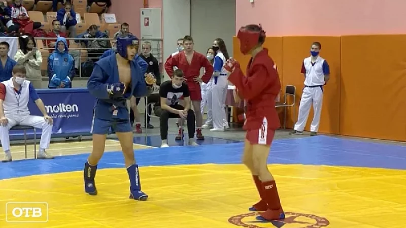 Около 200 свердловчан приняли участие в чемпионате УрФО по самбо