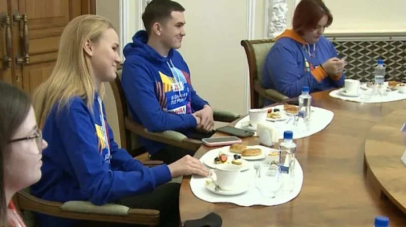 Евгений Куйвашев встретился со школьниками-победителями Всероссийского конкурса «Большая перемена»