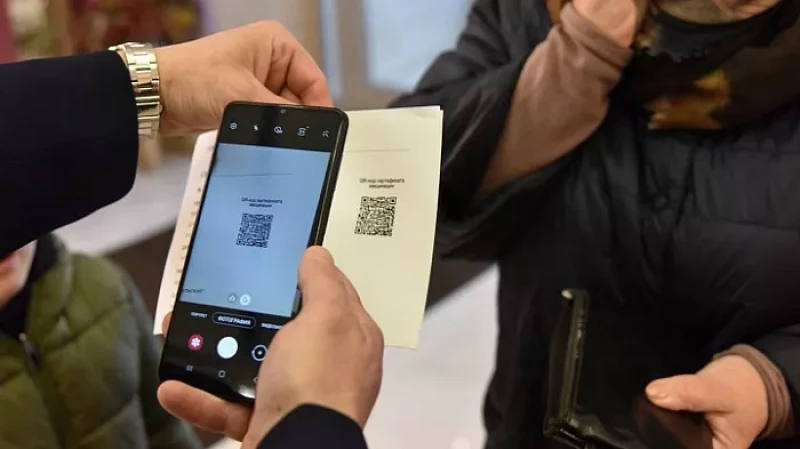 Россияне с антителами получат QR-коды