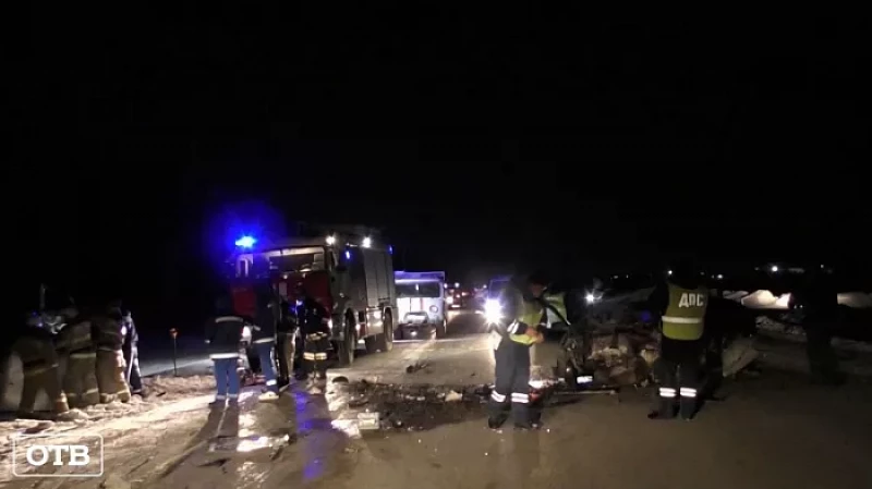 Под Каменском-Уральским столкнулись три автомобиля: женщина-водитель «Пежо» впала в кому