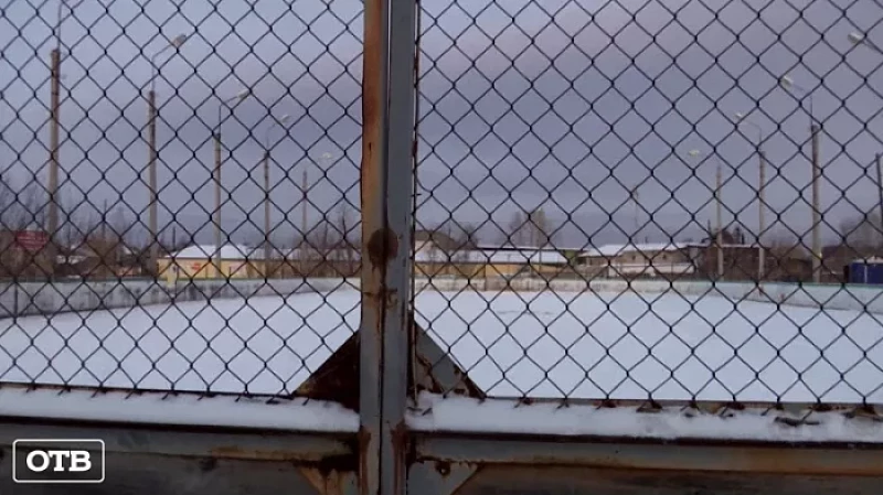 В Реже жители заливают дворовой корт в память о погибшем соседе-пенсионере