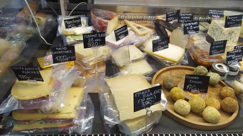 Почти 300 кг санкционных продуктов изъяли в екатеринбургском магазине фермерских продуктов