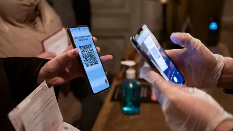 Свердловские депутаты поддержали законопроект о QR-кодах в общественных местах и на транспорте