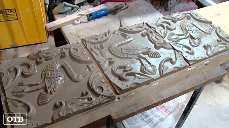 Возрождение изразцов: в Екатеринбурге плетут керамические кружева