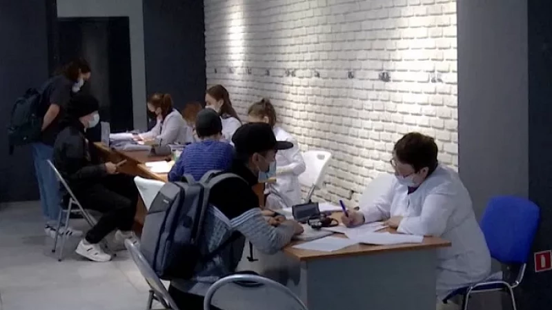 Штамм COVID-19 «омикрон» на Среднем Урале пока не выявлен