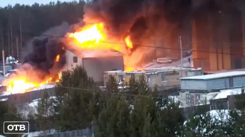 В Реже пожар уничтожил дом многодетной семьи