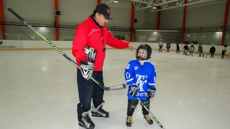 «Лучшие игроки – дворовые мальчишки»: интервью ОТВ с детским тренером по хоккею