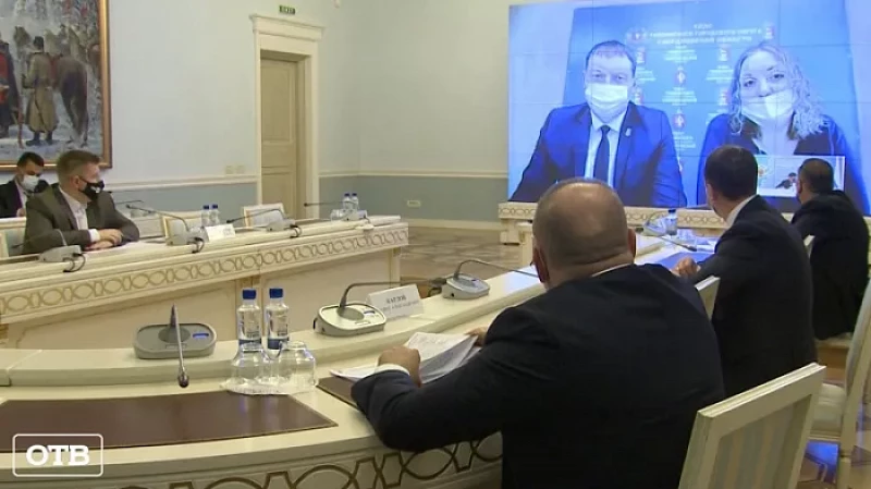На связи со всем регионом: губернатор Евгений Куйвашев провел онлайн-прием жителей Свердловской области