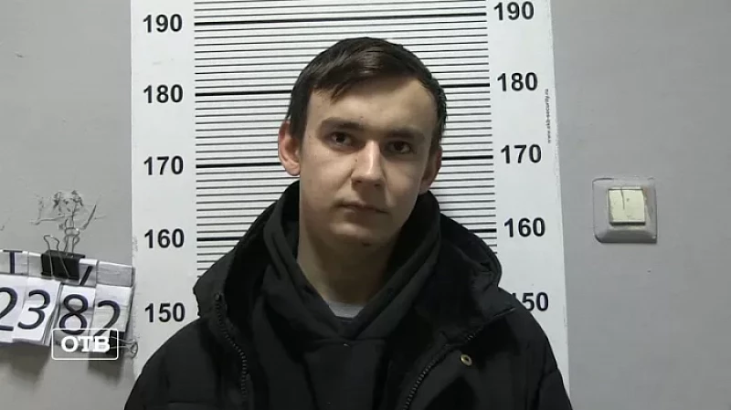 В Екатеринбурге мужчина с топором устроил дебош в троллейбусе