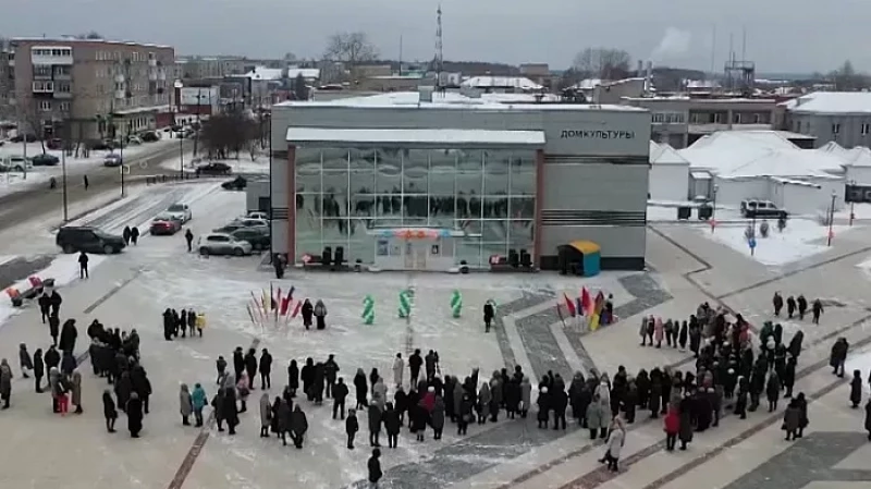 В Туринске за полгода преобразилась площадь Октября