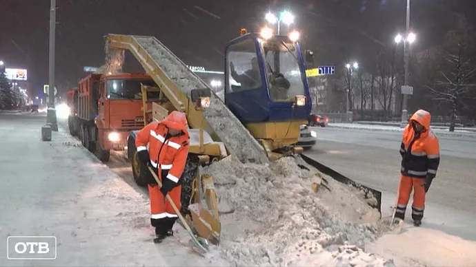 За трое суток с улиц Екатеринбурга вывезли более 20 тыс. тонн снега