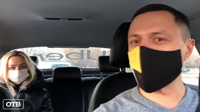 Таксист из Екатеринбурга хочет поставить рекорд по количеству селфи с пассажирами