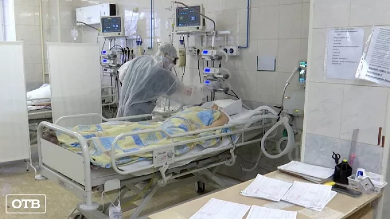 «Красная зона» Свердловского госпиталя ВОВ ежедневно принимает больше 100 больных COVID-19
