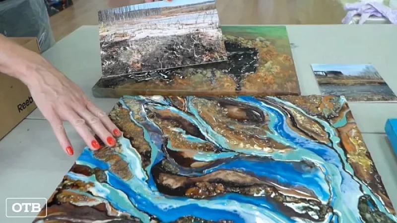 Екатеринбурженка создает картины из материалов с мест экологических катастроф