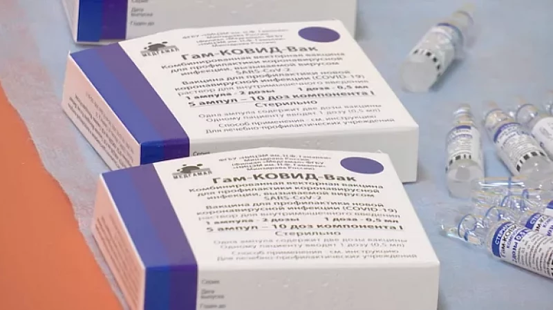 Каждый второй вакцинирован от COVID-19: в Екатеринбурге готовятся к пиковым нагрузкам