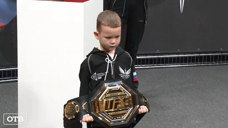 Уральцы отправятся в Арабские Эмираты на турнир по смешанным единоборствам UFC 267