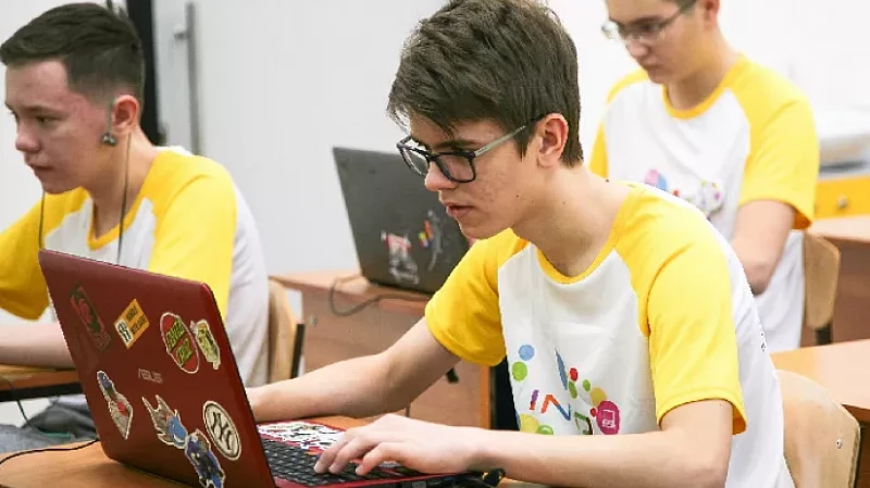 100 лицеистов со всей России примут участие в хакатоне на Урале