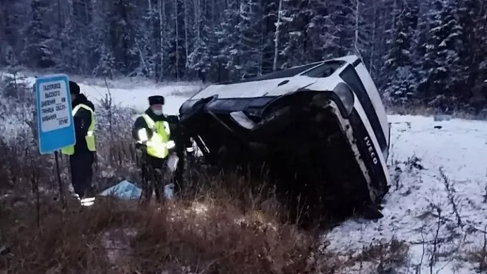 Под Кушвой перевернулся пассажирский автобус: погиб человек