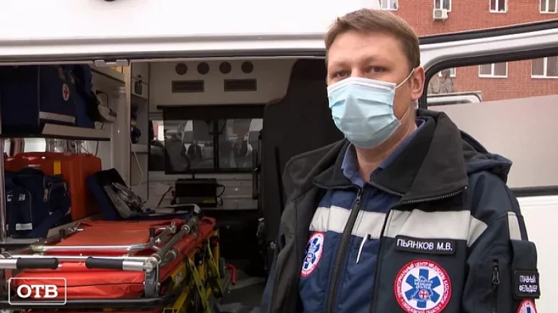 Новые реанимобили поступили в свердловские больницы