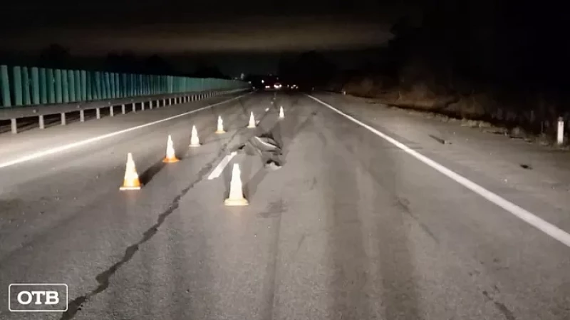 На Сибирском тракте мужчина погиб, выпрыгнув из иномарки