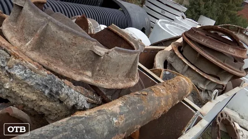 В Каменске-Уральском неизвестные за год украли больше 100 канализационных люков