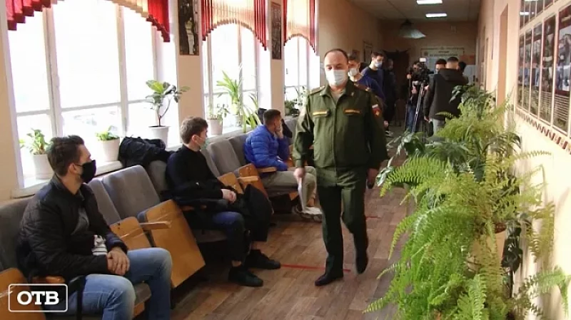 Более 3 тысяч свердловчан пойдут на военную службу в осенний призыв