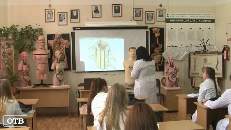 Губернатор Куйвашев распорядился выплатить педагогам надбавки за кураторство до 5 октября