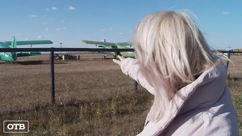 Парашютистка из Екатеринбурга приземлилась на груду металла в Логиново