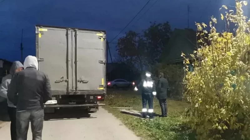 На Урале 1,5-годовалая девочка спряталась за колесо ЗиЛа и погибла