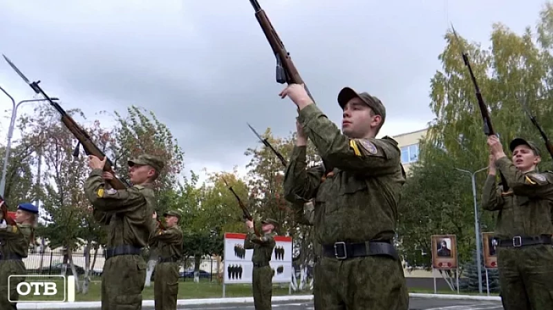 Больше 500 школьников Екатеринбурга вступили в кадетское братство