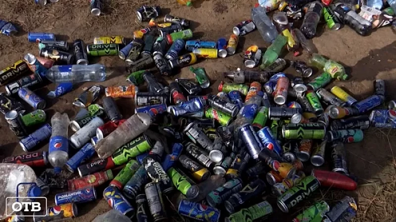 Свалкой из газировки в Сысерти заинтересовались представители Минприроды