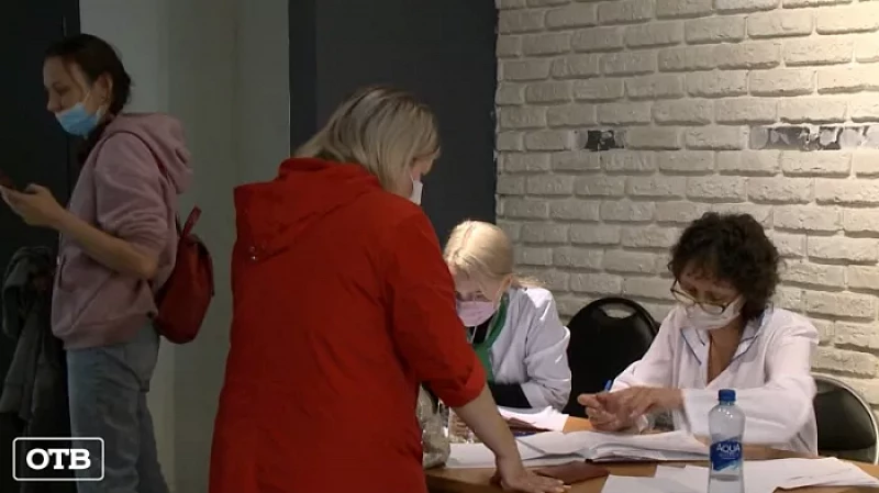 Вакцинированные от COVID-19 уральцы получат награду за прививку