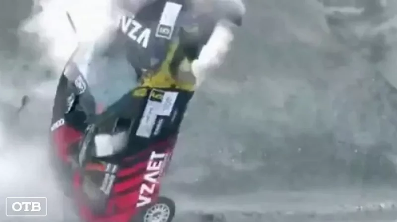 Аварийный кульбит: два автомобиля разбились во время гонок в Асбесте