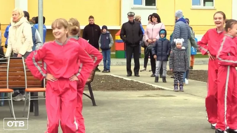 Врачи и учителя из Верхней Салды отметили долгожданное новоселье