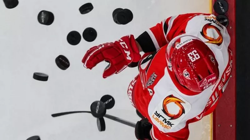 ХК «Автомобилист» проиграл омскому «Авангарду» на домашнем льду