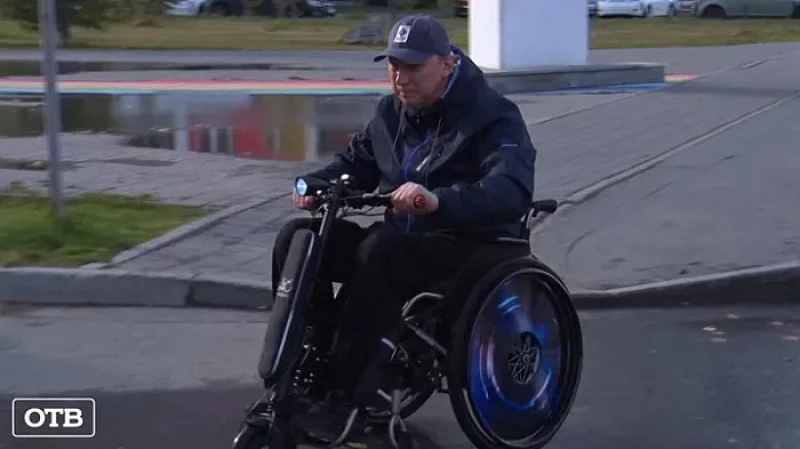 Коляска-самокат: екатеринбуржец придумал компактную приставку для инвалидных колясок