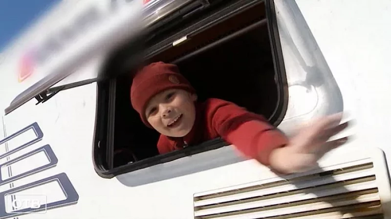 Многодетная семья из Екатеринбурга продала двухкомнатную квартиру, чтобы купить автодом