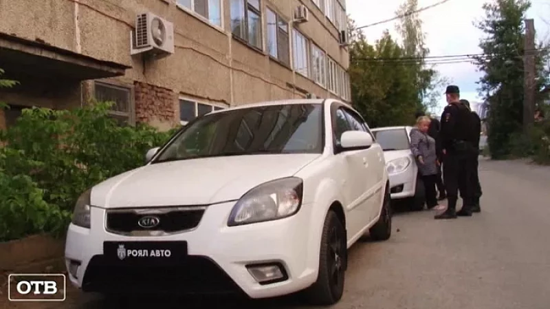 Свердловчане жалуются на навязывание услуг в автосалонах