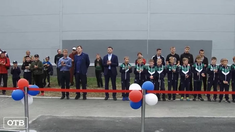 В Асбесте на территории хоккейной школы открыли площадку для занятий воркаутом