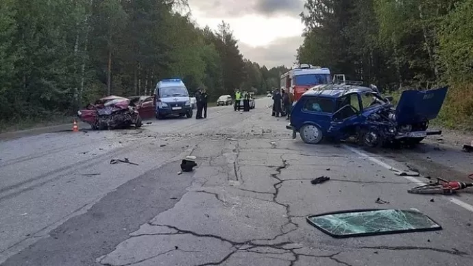 На трассе под Нижним Тагилом «десятка» влетела в «Ниву»: один человек погиб