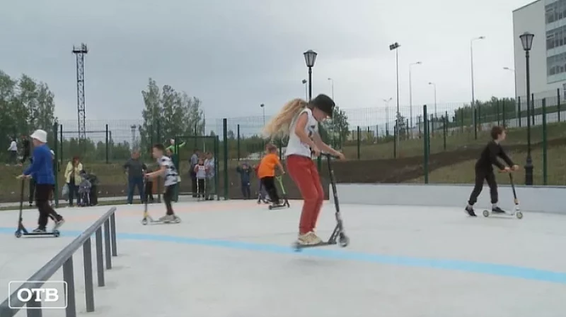 В Кировграде в рамках нацпроекта «Жилье и городская среда» открыли Школьный сквер