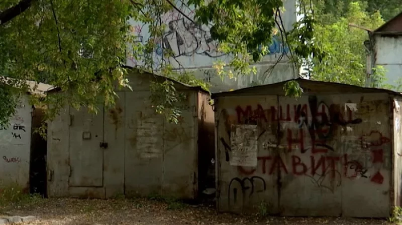 С 1 сентября автомобилисты смогут узаконить свое право на гаражи и землю под ними