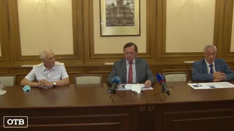 На Урале пожилым людям ко Дню пенсионера подготовили подарочные продуктовые карты