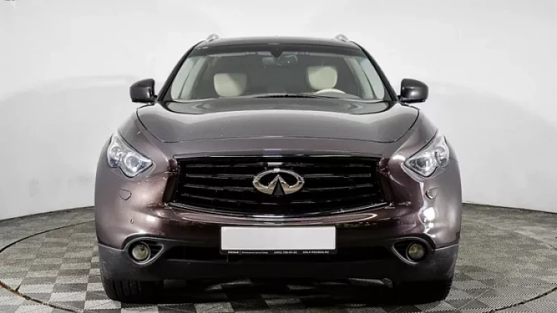 Infiniti FX: комфорт и скорость в бюджете