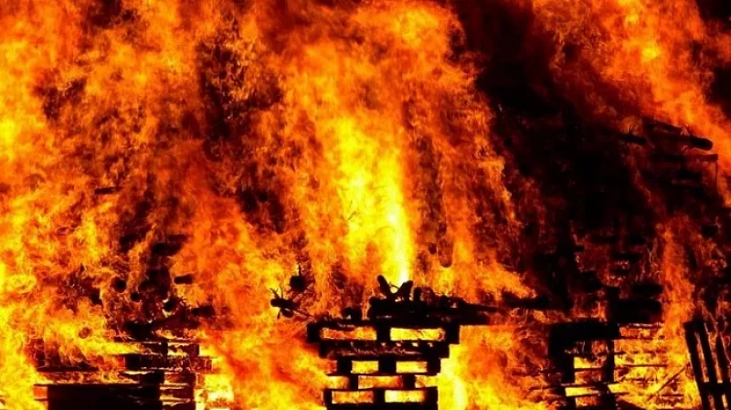 В страшном пожаре в центре Екатеринбурга погибли два человека